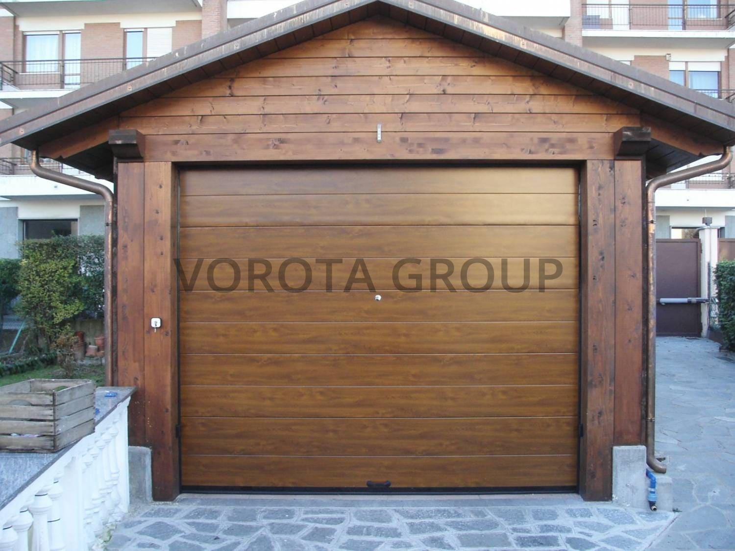 Автоматические ворота для гаража Doorhan под дерево 2000x1800